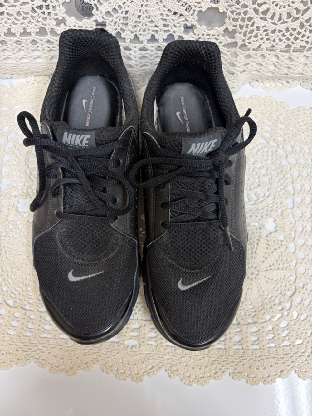 Nike Women’s 7.5 Black Mesh Athletic Sneakers